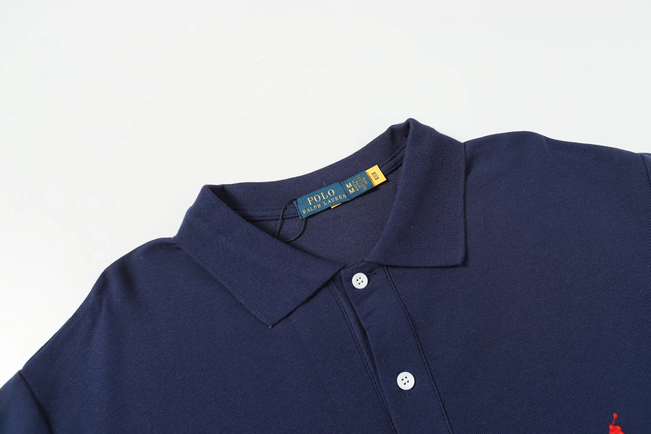 P146 Style No.: A013 [Ralph Lauren Classic Logo Embroidered Polo Shirt] ✅250g fine cotton pique fabric, custom-woven and dyed threads ✅Original stickers Scan the QR code to enter the official website ✅Large version, loose and stylish, can wear up to 210 pounds Color: Black White Navy Blue Sky Blue Dark Gray Floral Gray Size: S-XL